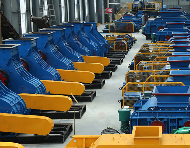 建筑垃圾粉碎總堵機(jī)？雙級(jí)無(wú)篩底粉碎機(jī)如何解決這一難題？