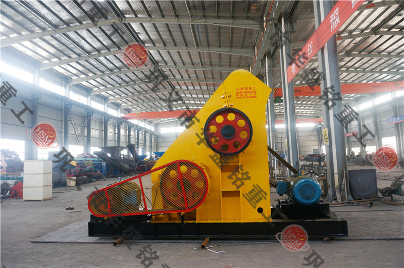 無(wú)篩底雙級(jí)破碎機(jī)_無(wú)篩底雙級(jí)粉碎機(jī)_小型粉碎過(guò)篩一體機(jī)